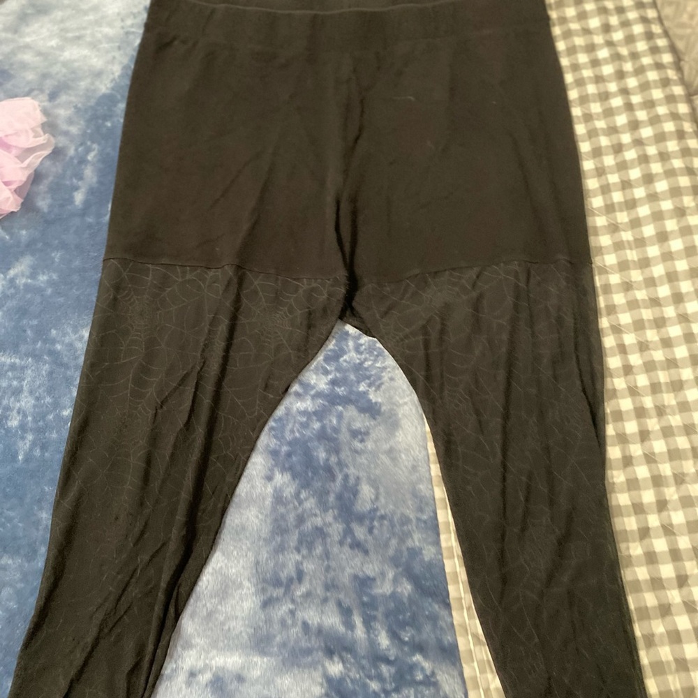 Mid rise full length signature waist flocked legging in spiderweb print